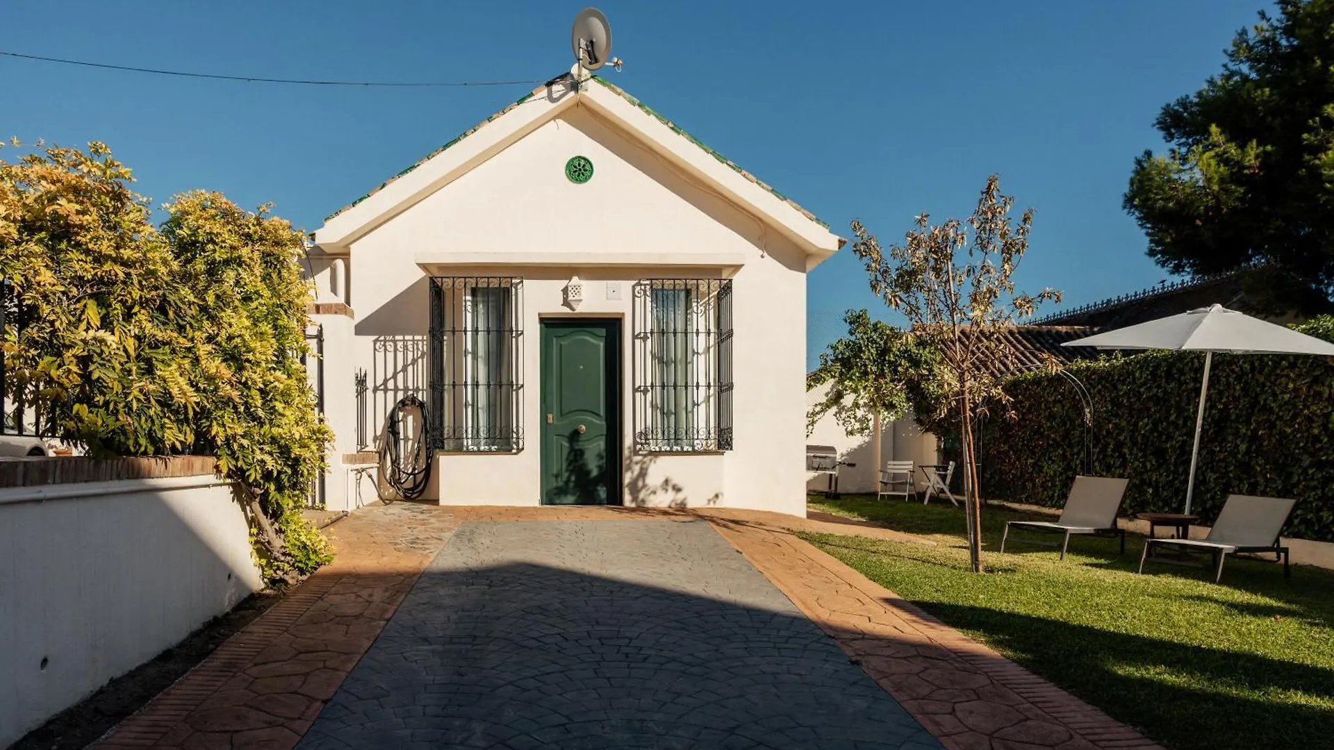 Вилла Agradable Casa Con Jardin Privado Малага